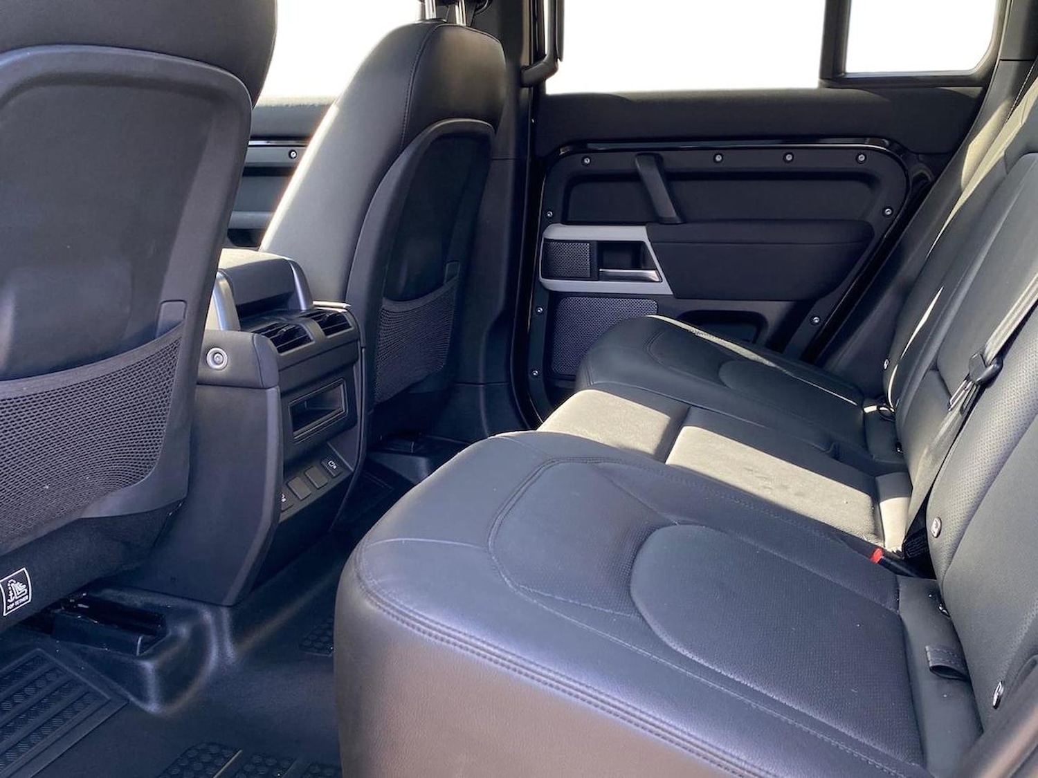 Used Land Rover Defender 2022 for sale - 76518612: Photo 4