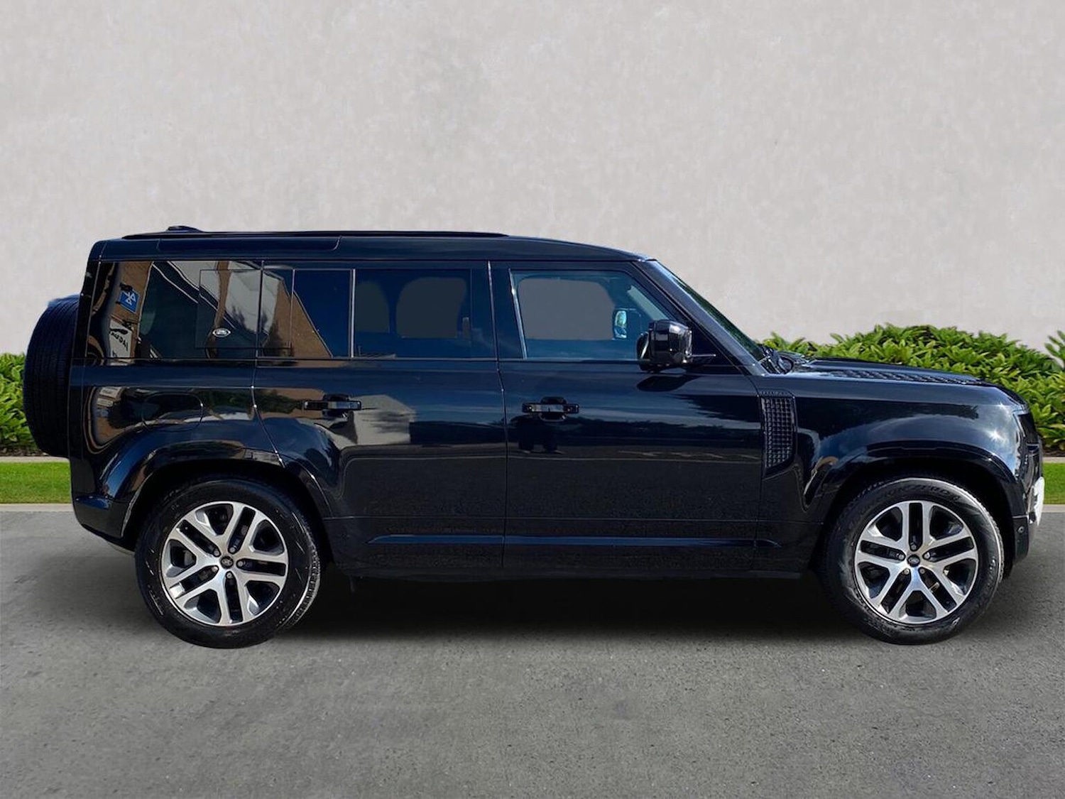 Used Land Rover Defender 2022 for sale - 76518612: Photo 5