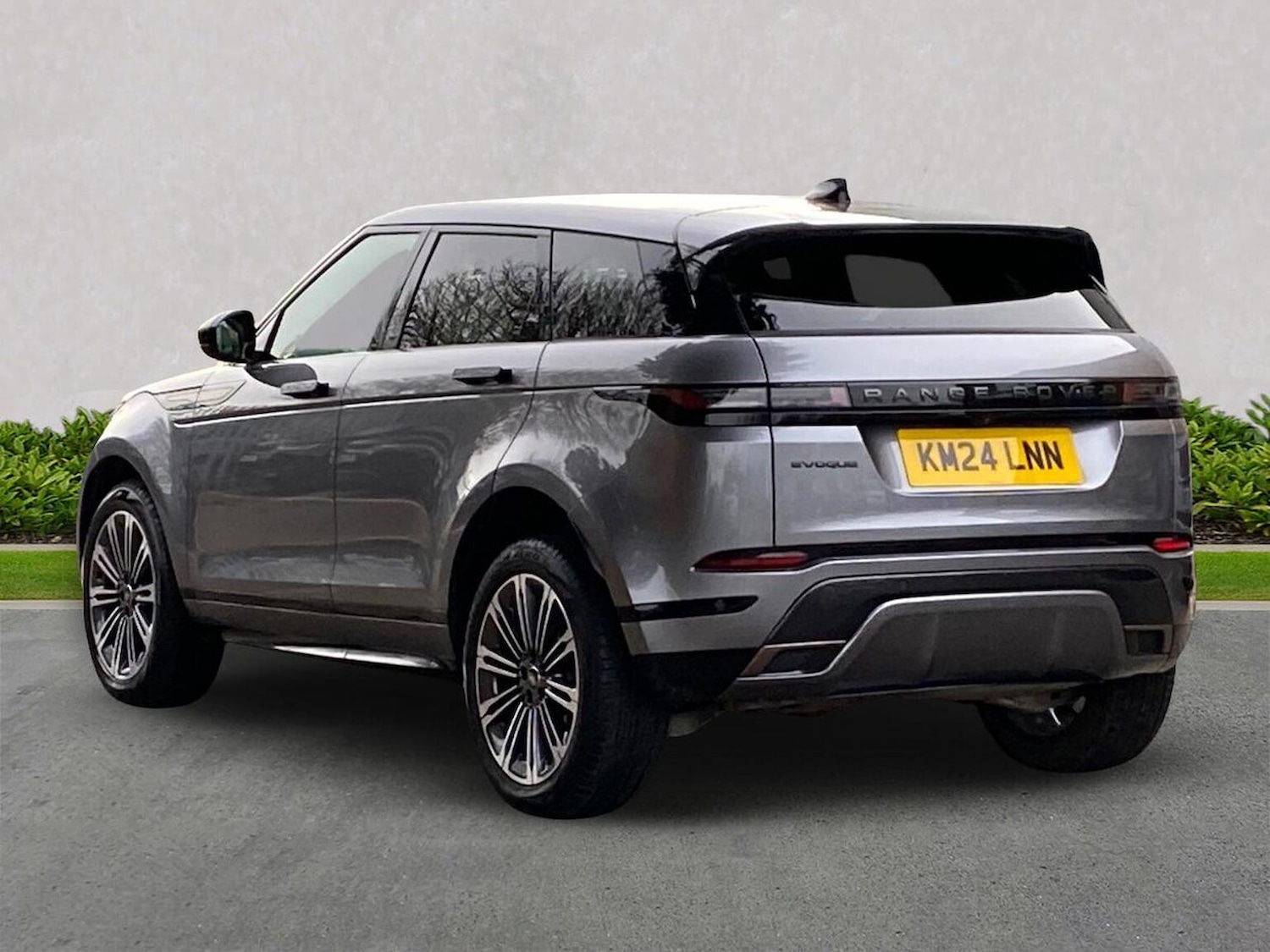 Used Land Rover Range Rover Evoque 2024 for sale - 76982894: Photo 2