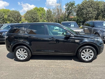 Used Land Rover Discovery Sport 2016 for sale - 79216524: Photo