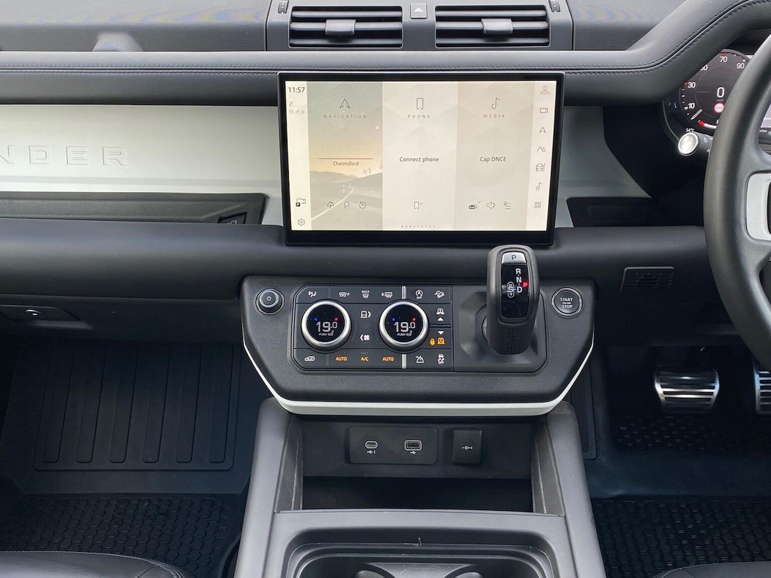 Used Land Rover Defender 2023 for sale - 76392447: Photo 14