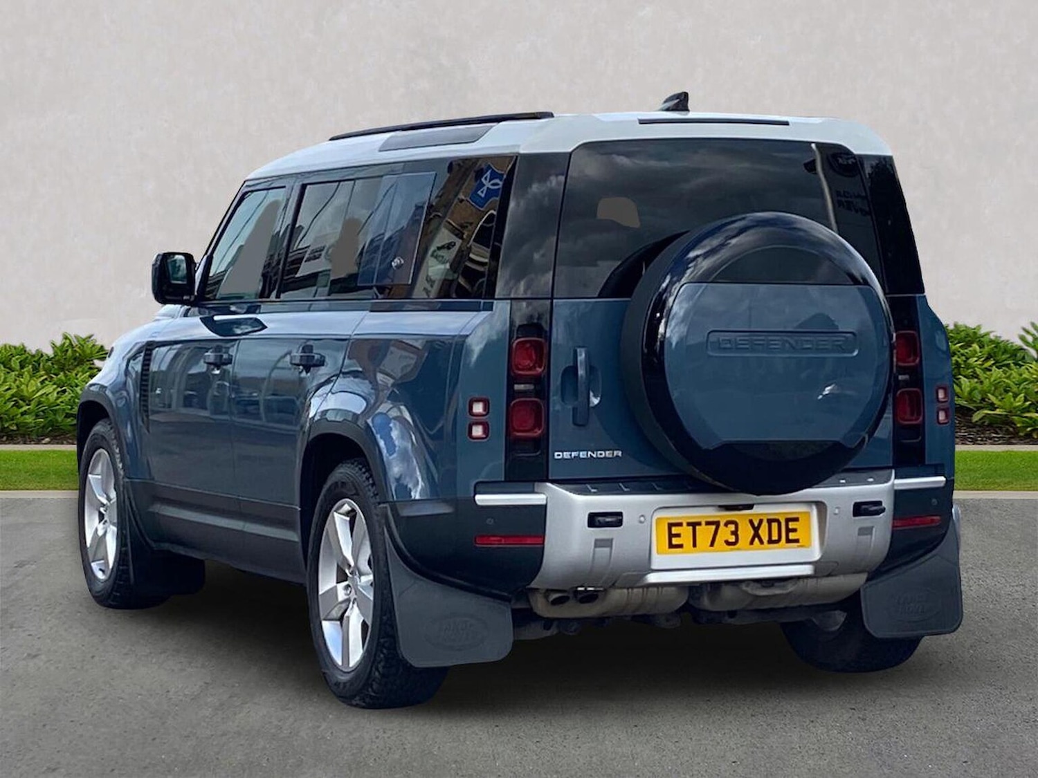 Used Land Rover Defender 2023 for sale - 76392447: Photo 2