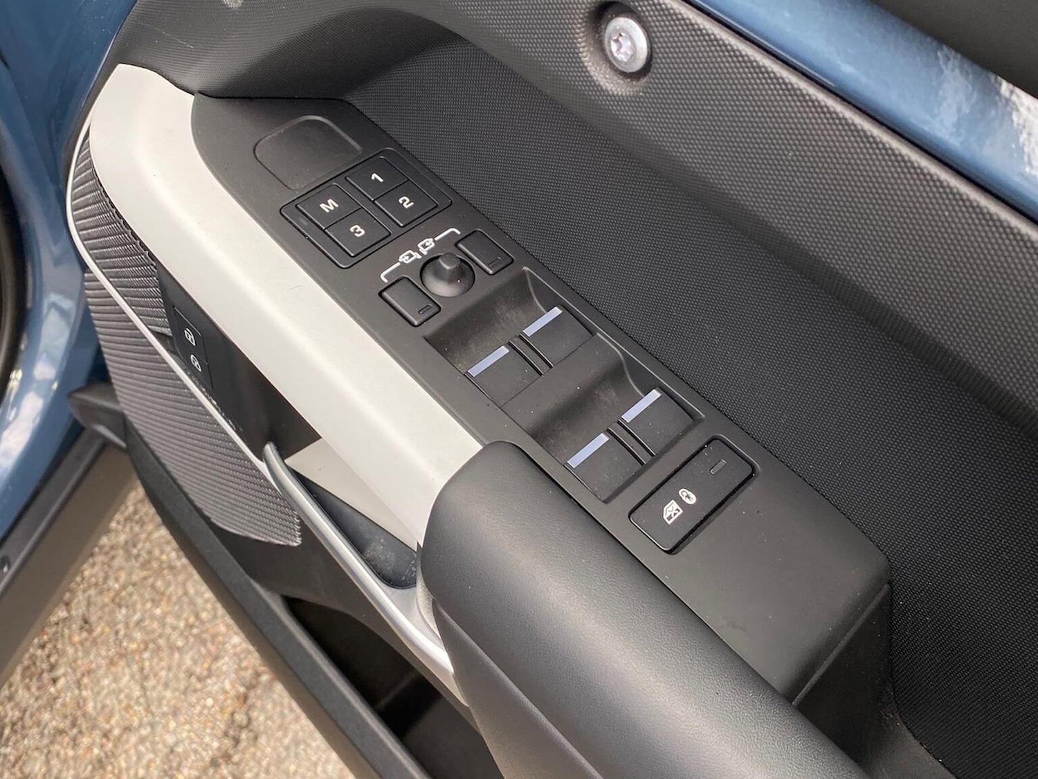 Used Land Rover Defender 2023 for sale - 76392447: Photo 25