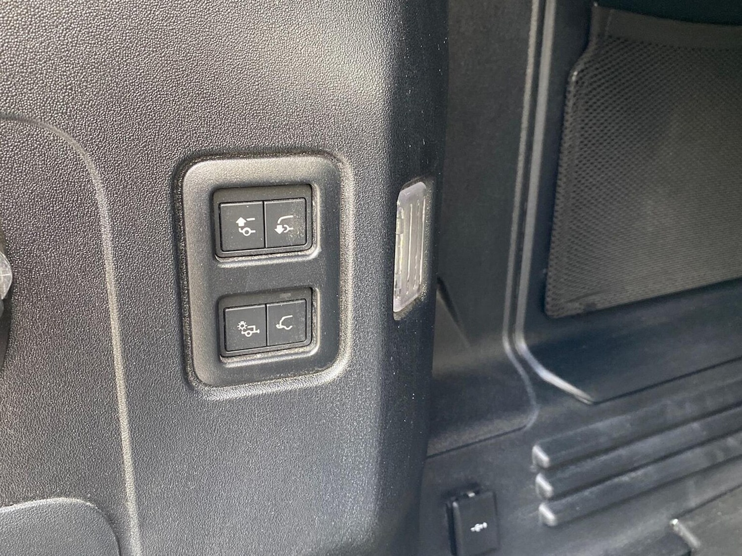 Used Land Rover Defender 2023 for sale - 76392447: Photo 30