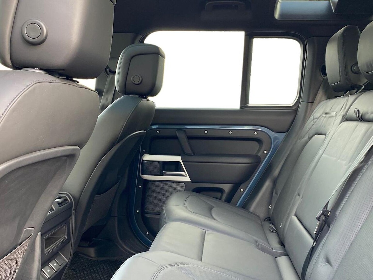 Used Land Rover Defender 2023 for sale - 76392447: Photo 4