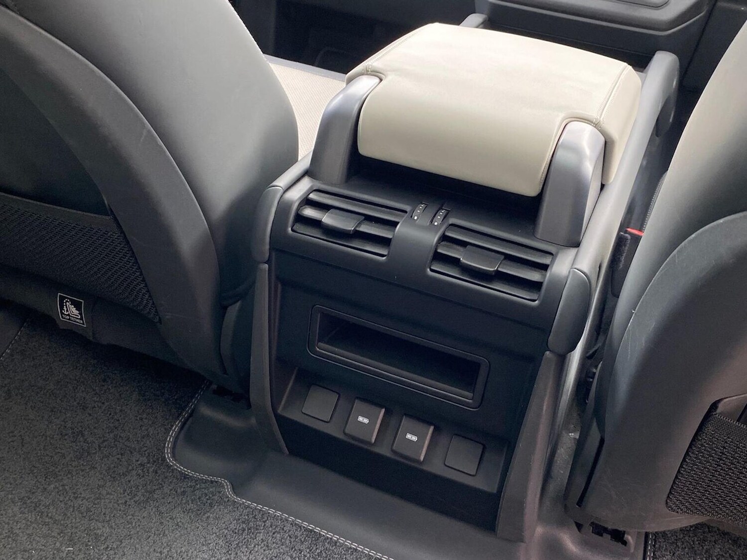 Used Land Rover Defender 2023 for sale - 76478195: Photo 18