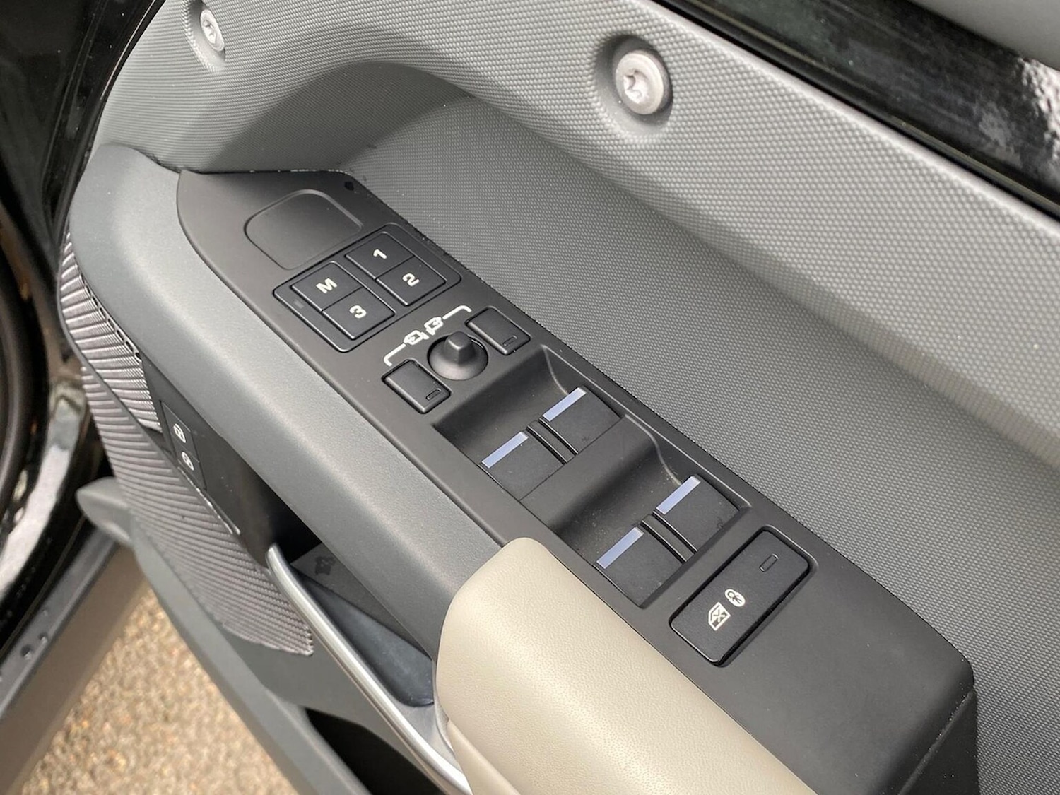 Used Land Rover Defender 2023 for sale - 76478195: Photo 25