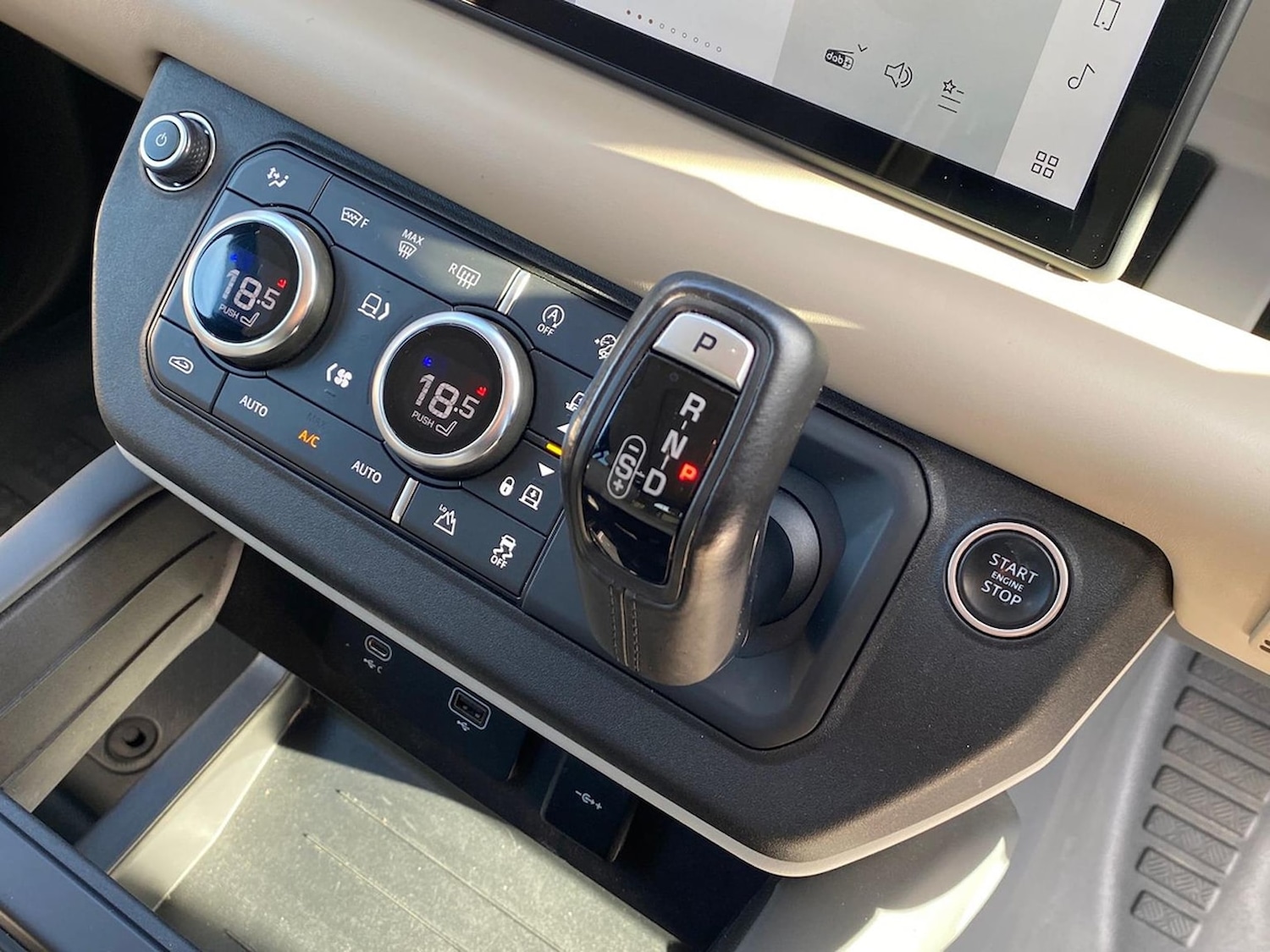 Used Land Rover Defender 2020 for sale - 76347041: Photo 13