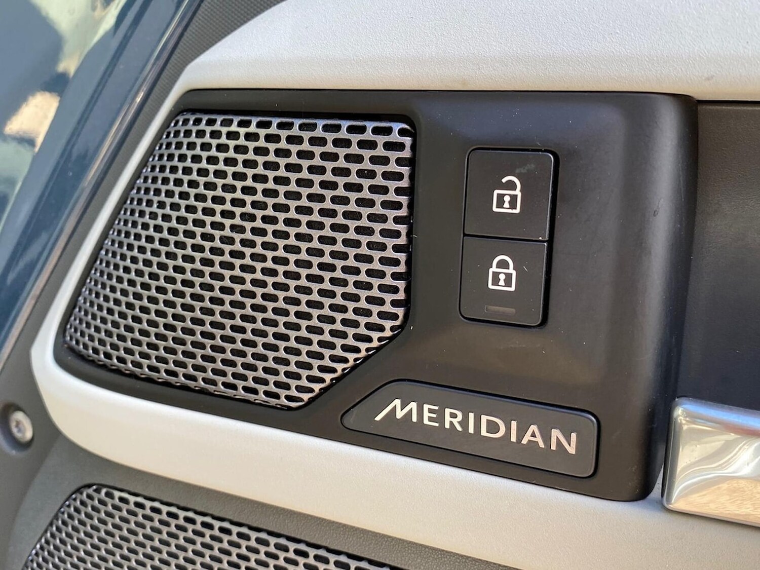 Used Land Rover Defender 2020 for sale - 76347041: Photo 24