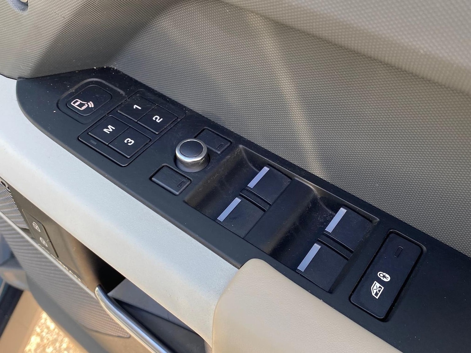 Used Land Rover Defender 2020 for sale - 76347041: Photo 25
