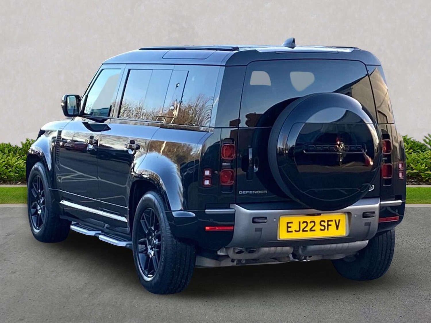 Used Land Rover Defender 2022 for sale - 76707528: Photo 2