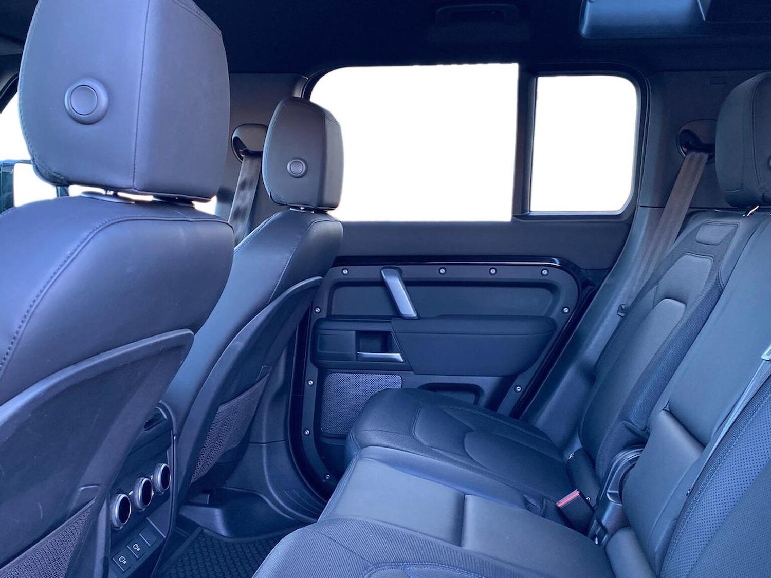 Used Land Rover Defender 2022 for sale - 76707528: Photo 4