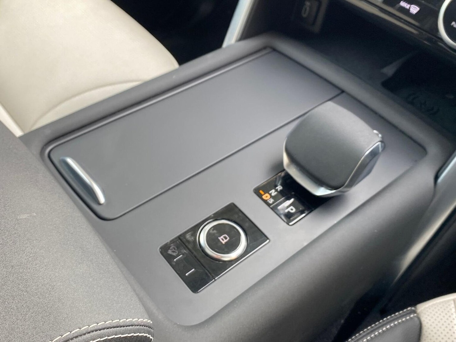 Used Land Rover Discovery 2025 for sale - 77973949: Photo 13