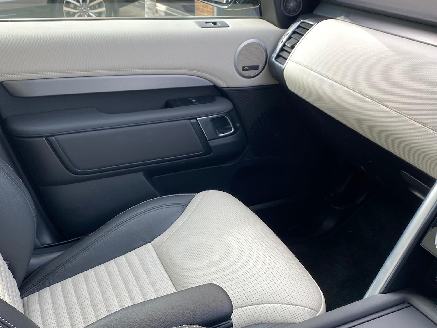 Used Land Rover Discovery 2025 for sale - 77973949: Photo 42