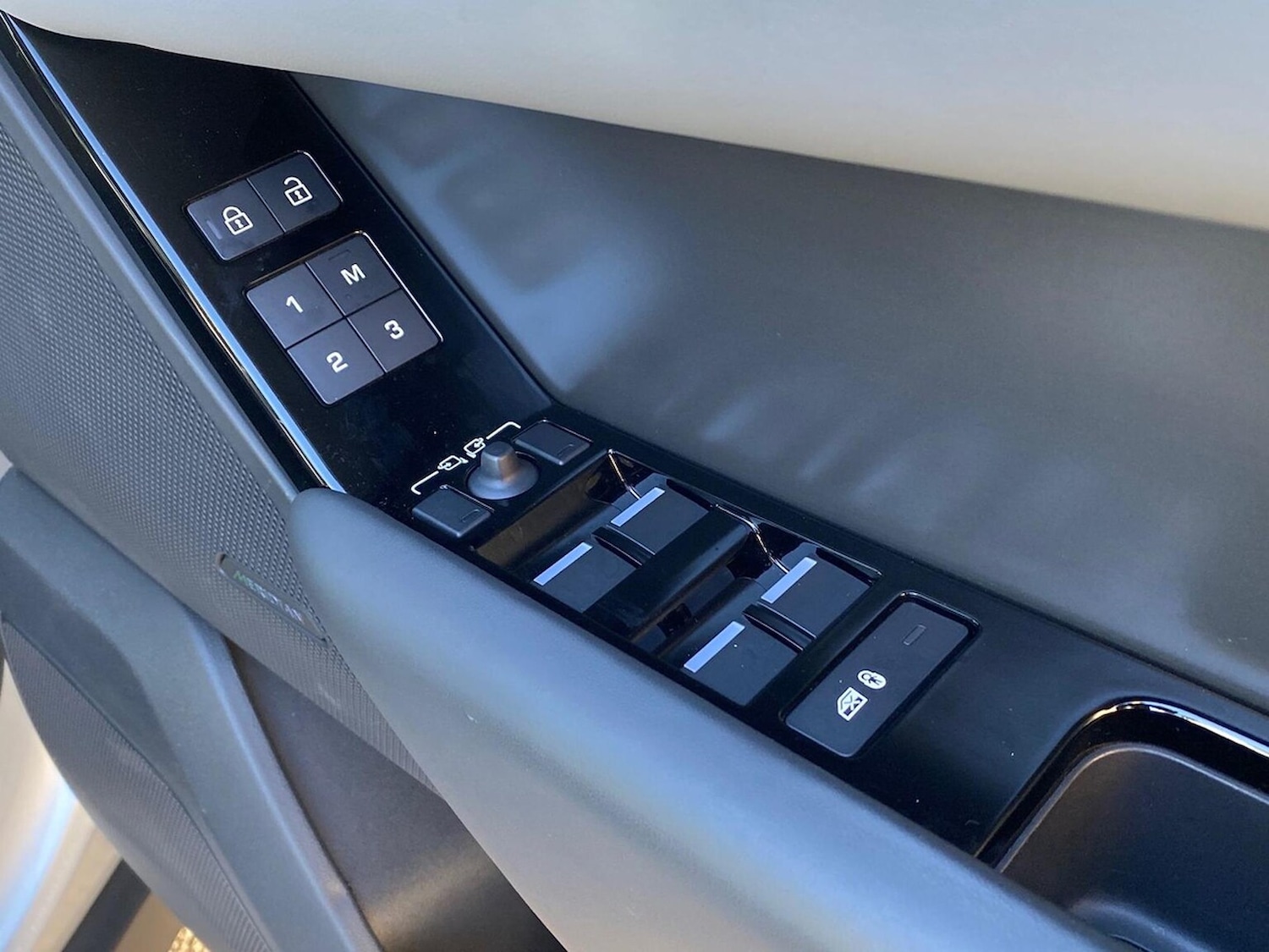 Used Land Rover Range Rover Velar 2023 for sale - 76643626: Photo 25