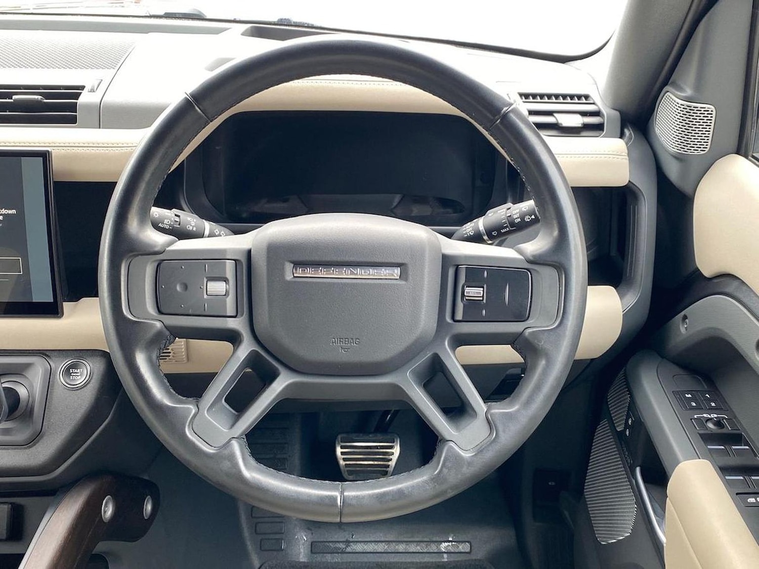 Used Land Rover Defender 2023 for sale - 78193561: Photo 17