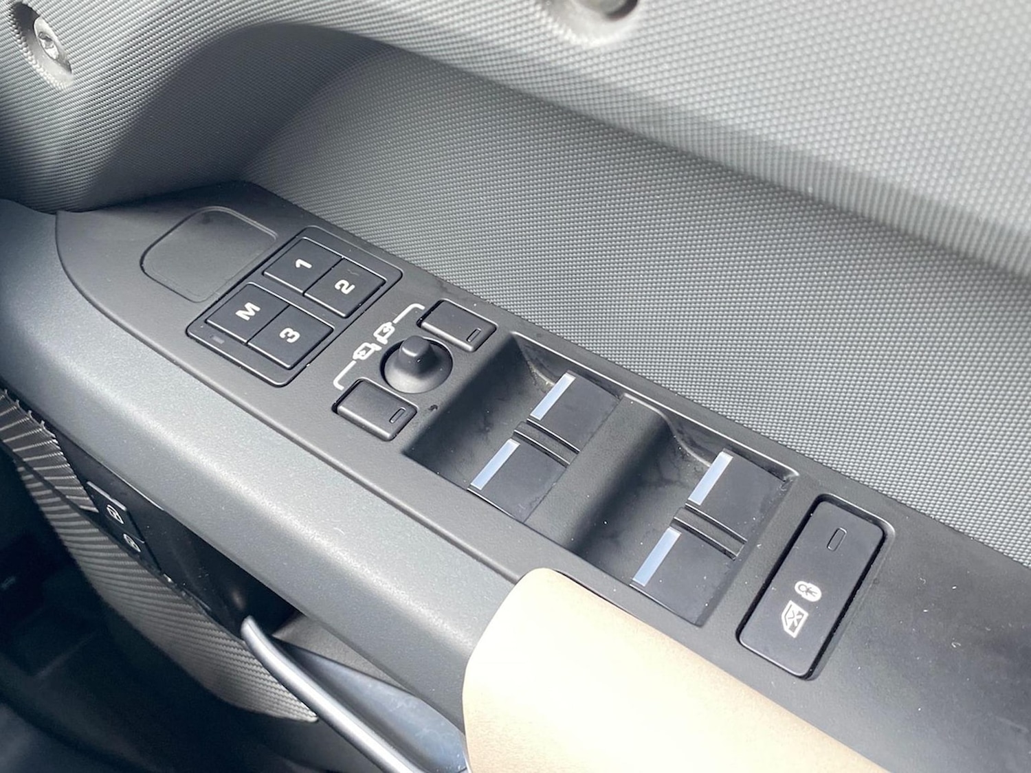 Used Land Rover Defender 2023 for sale - 78193561: Photo 27