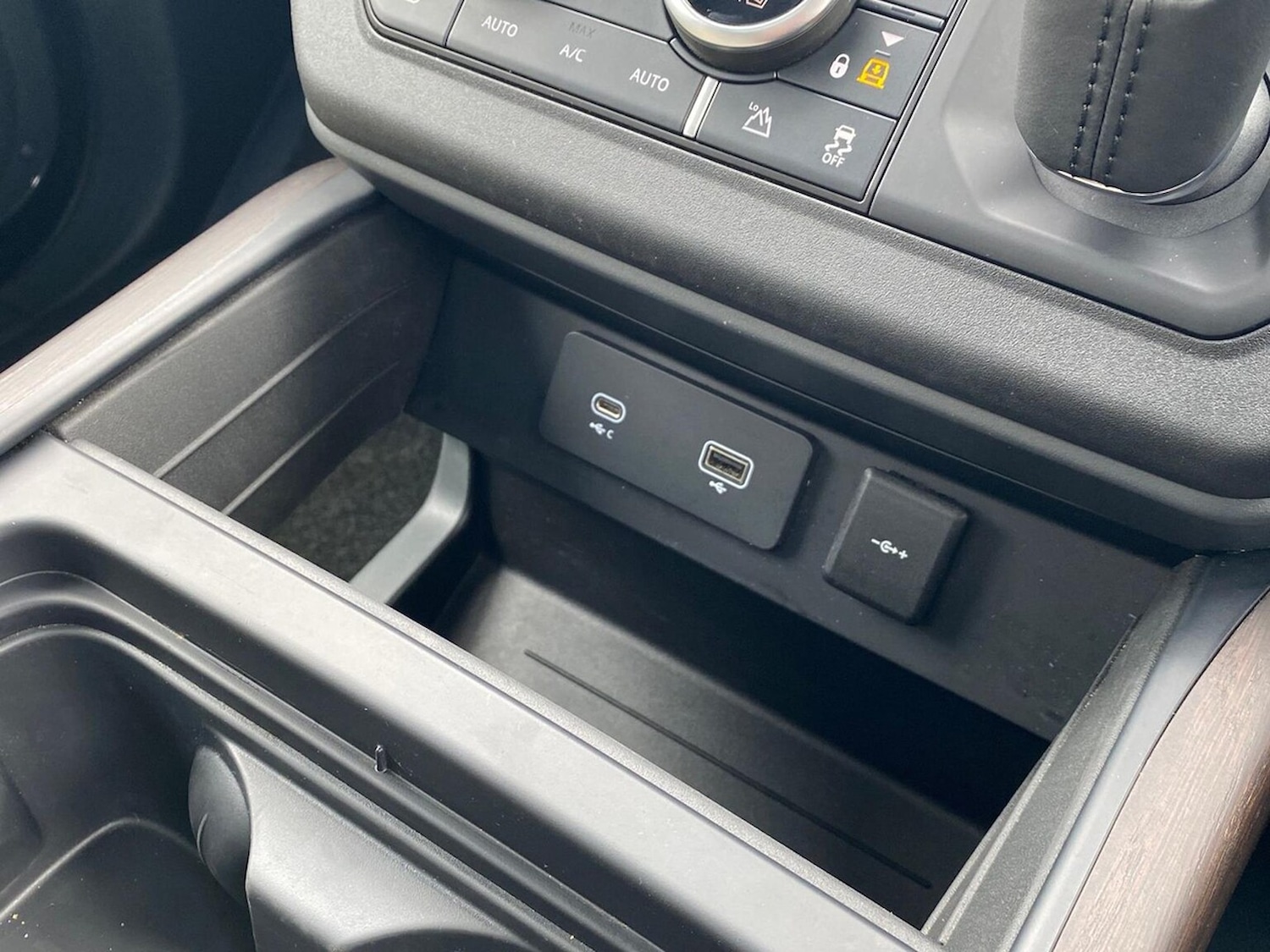 Used Land Rover Defender 2023 for sale - 78193561: Photo 41