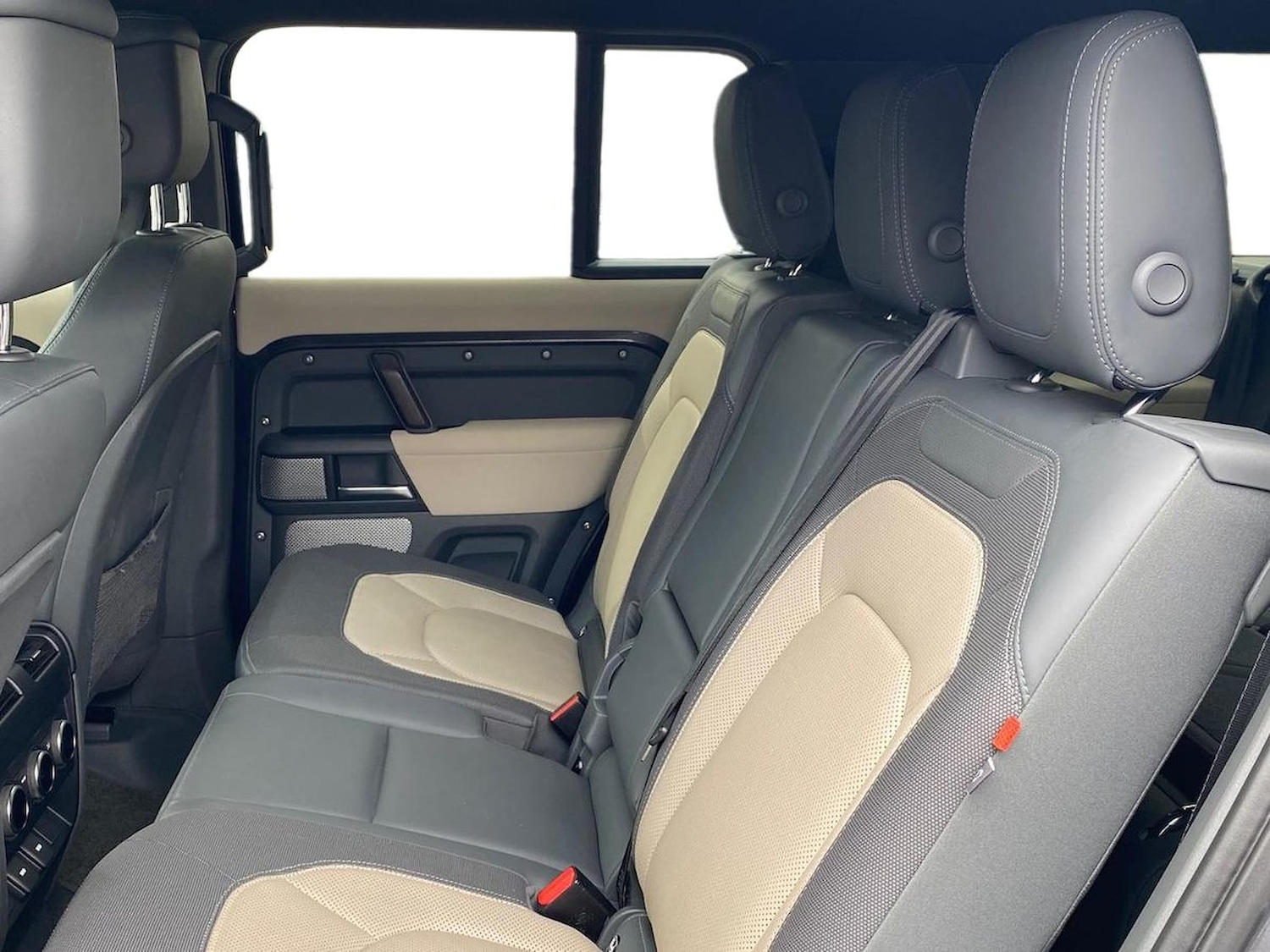 Used Land Rover Defender 2023 for sale - 78193561: Photo 6