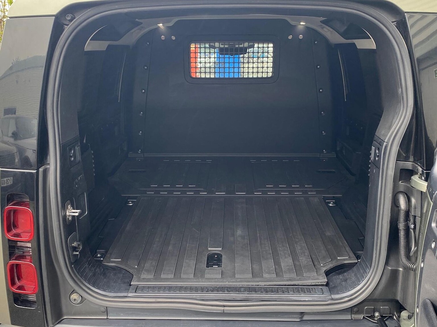 Used Land Rover Defender 2023 for sale - 78210208: Photo 12