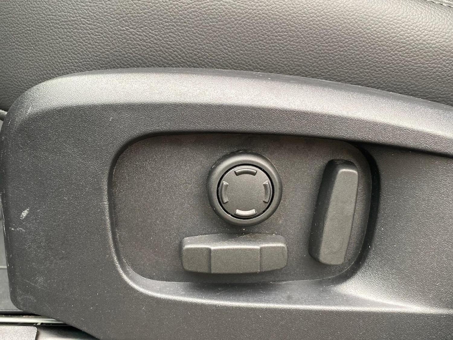 Used Land Rover Defender 2023 for sale - 78210208: Photo 33