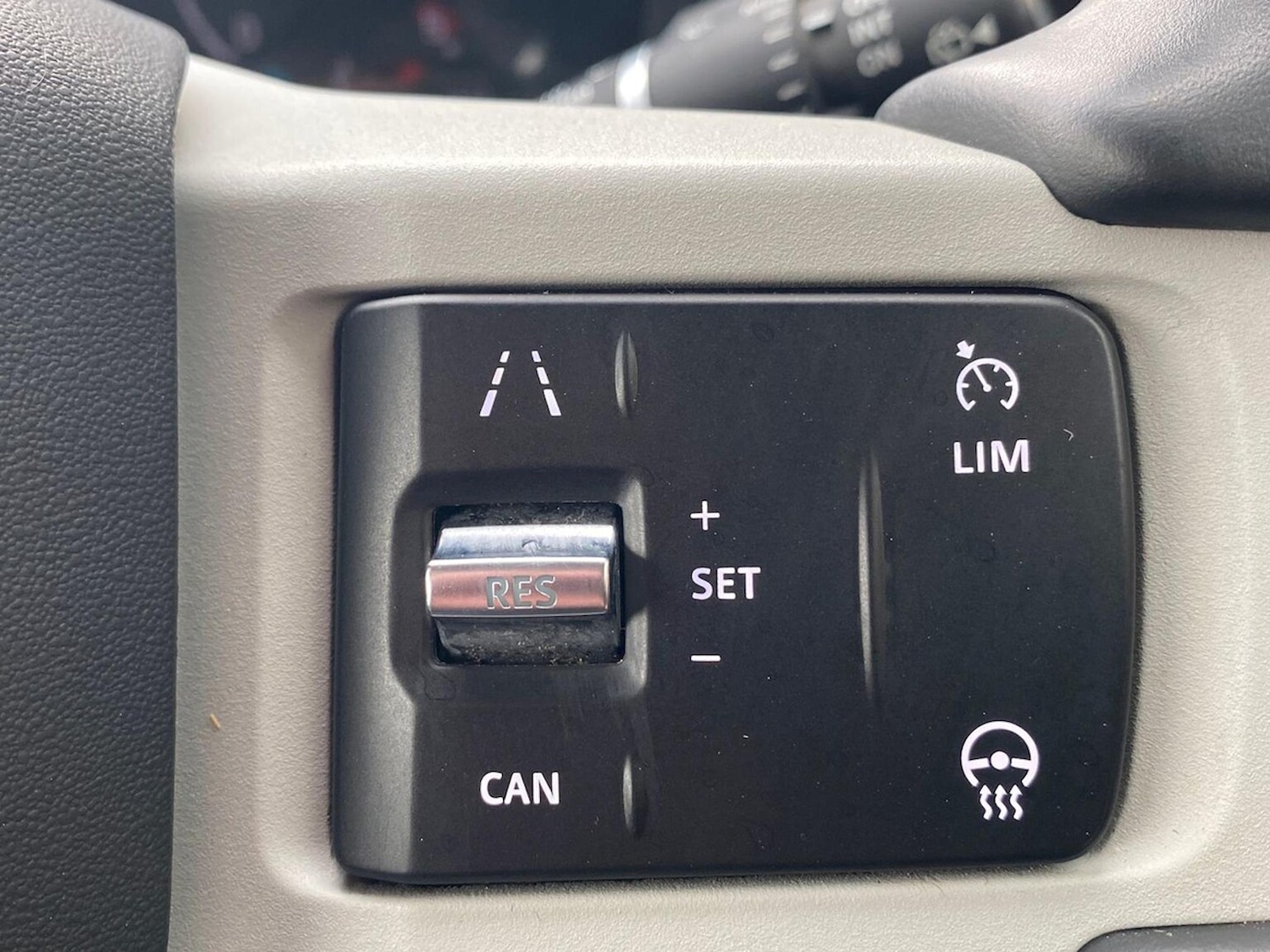 Used Land Rover Defender 2023 for sale - 78210208: Photo 36