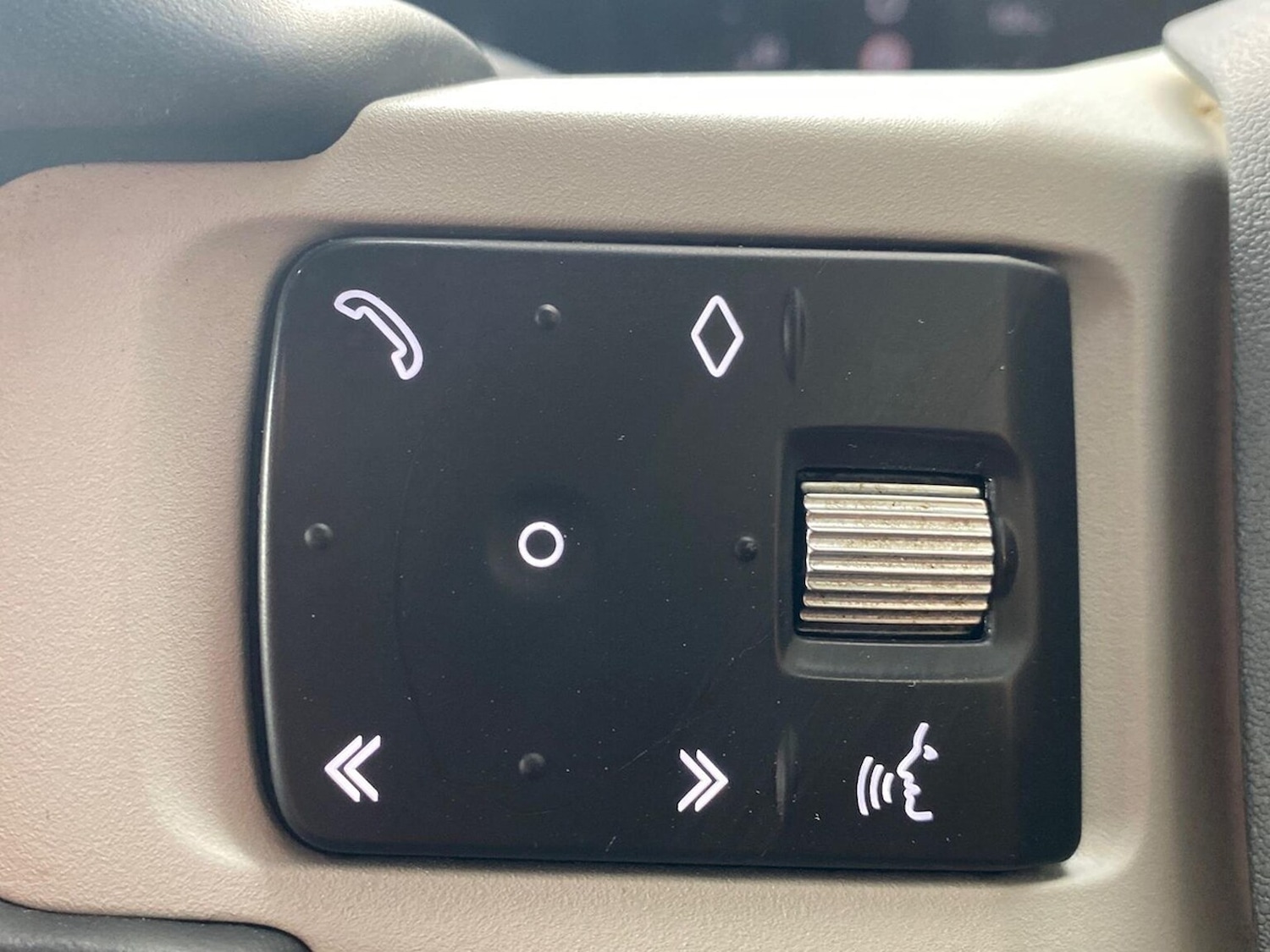 Used Land Rover Defender 2023 for sale - 78210208: Photo 37