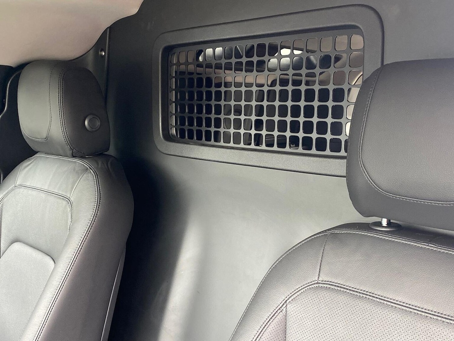 Used Land Rover Defender 2023 for sale - 78210208: Photo 42