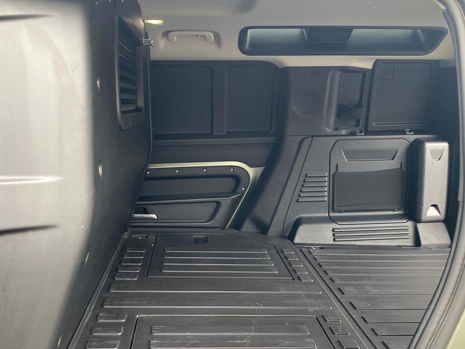 Used Land Rover Defender 2023 for sale - 78210208: Photo 6