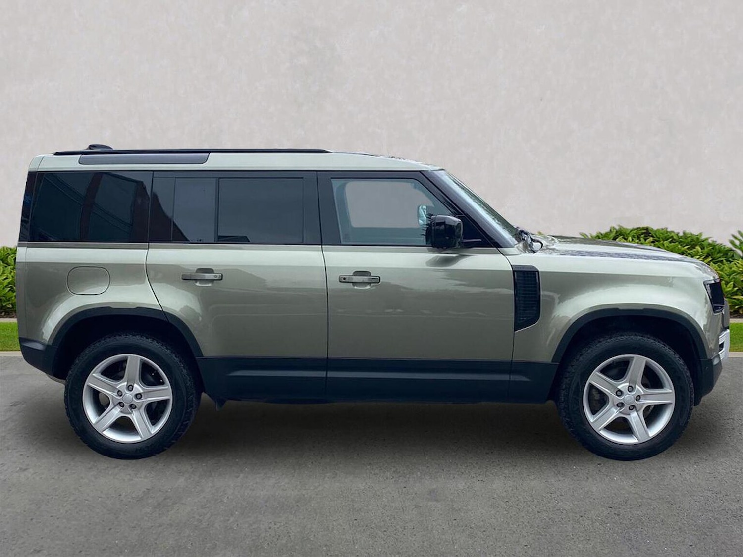 Used Land Rover Defender 2023 for sale - 78210208: Photo 7