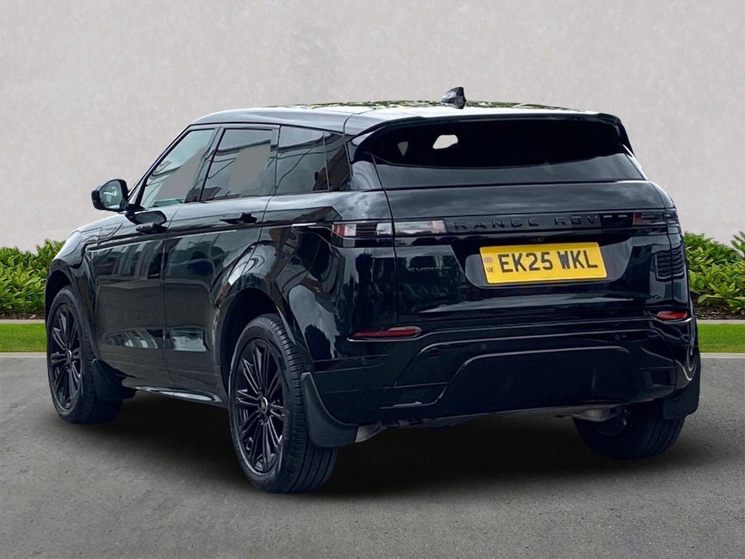 Used Land Rover Range Rover Evoque 2025 for sale - 76114312: Photo 2
