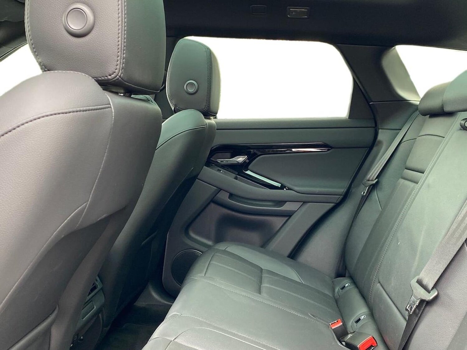 Used Land Rover Range Rover Evoque 2025 for sale - 76114312: Photo 4