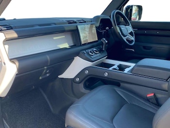 Used Land Rover Defender 2025 for sale - 78310459: Photo