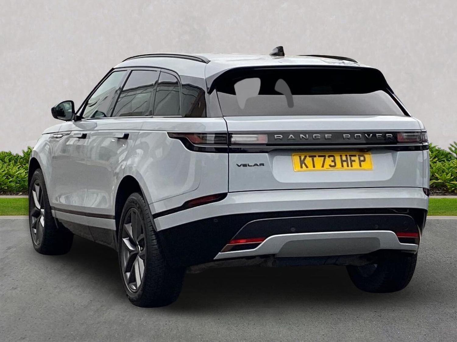 Used Land Rover Range Rover Velar 2023 for sale - 76707526: Photo 2