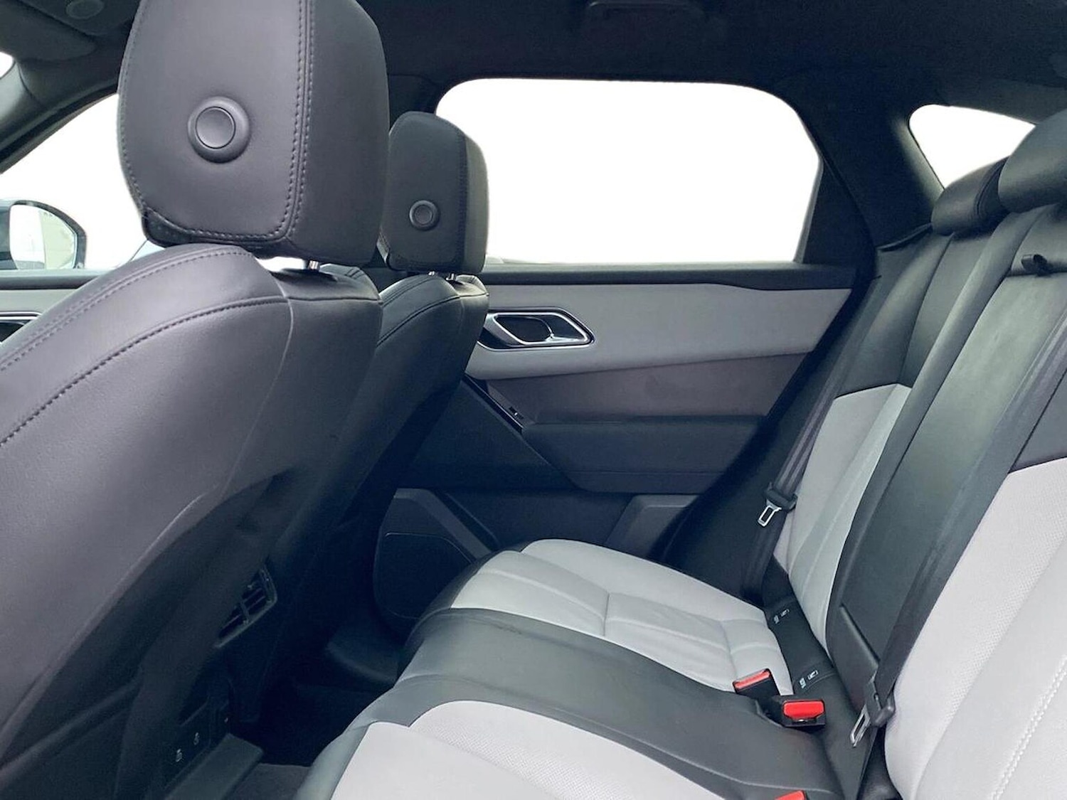 Used Land Rover Range Rover Velar 2023 for sale - 76707526: Photo 4