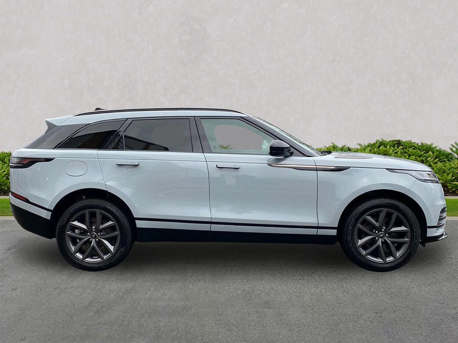 Used Land Rover Range Rover Velar 2023 for sale - 76707526: Photo 5