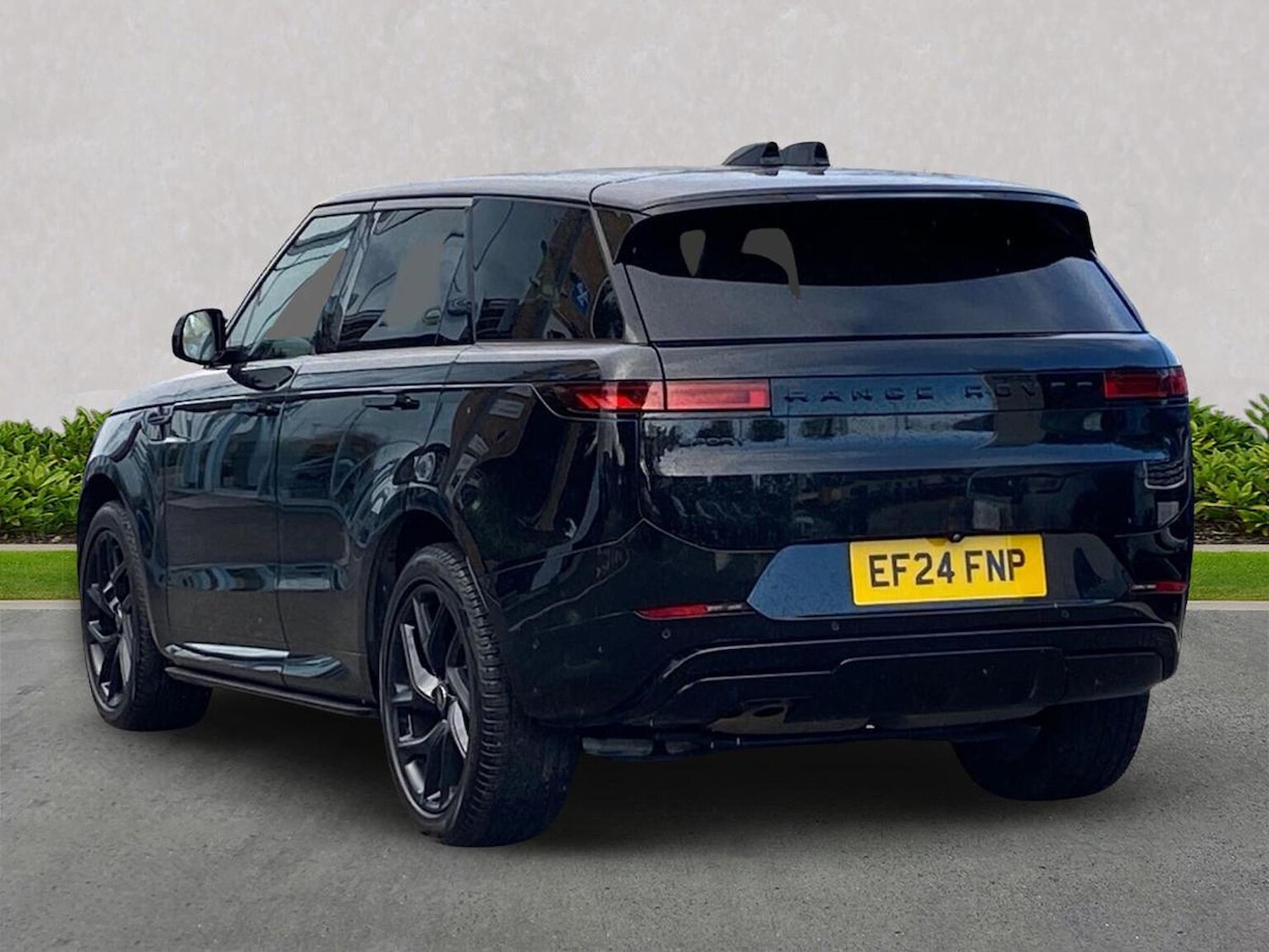 Used Land Rover Range Rover Sport 2024 for sale - 76570952: Photo 2