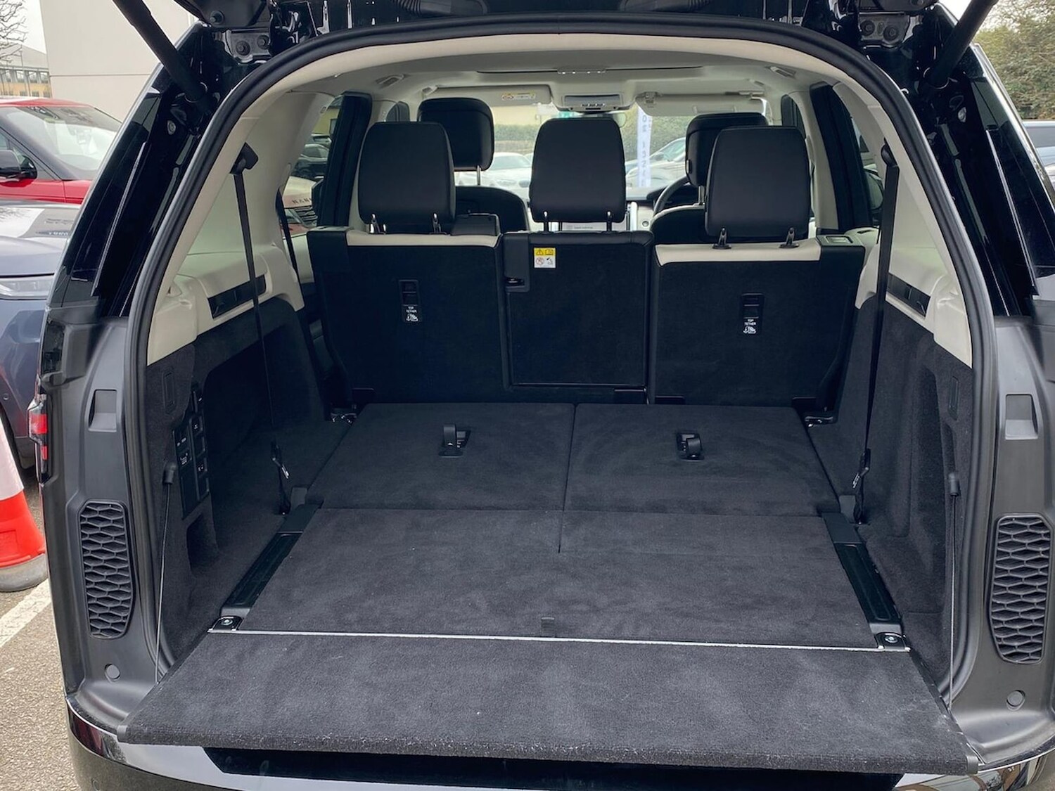 Used Land Rover Discovery 2025 for sale - 78193640: Photo 12