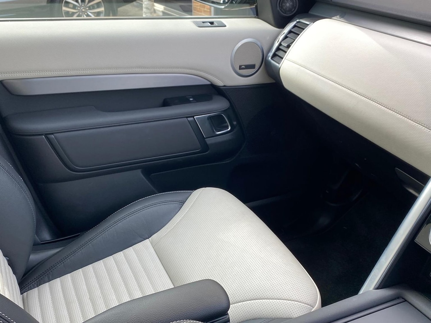 Used Land Rover Discovery 2025 for sale - 78193640: Photo 44