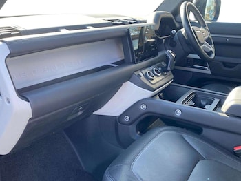 Used Land Rover Defender 2024 for sale - 78310673: Photo