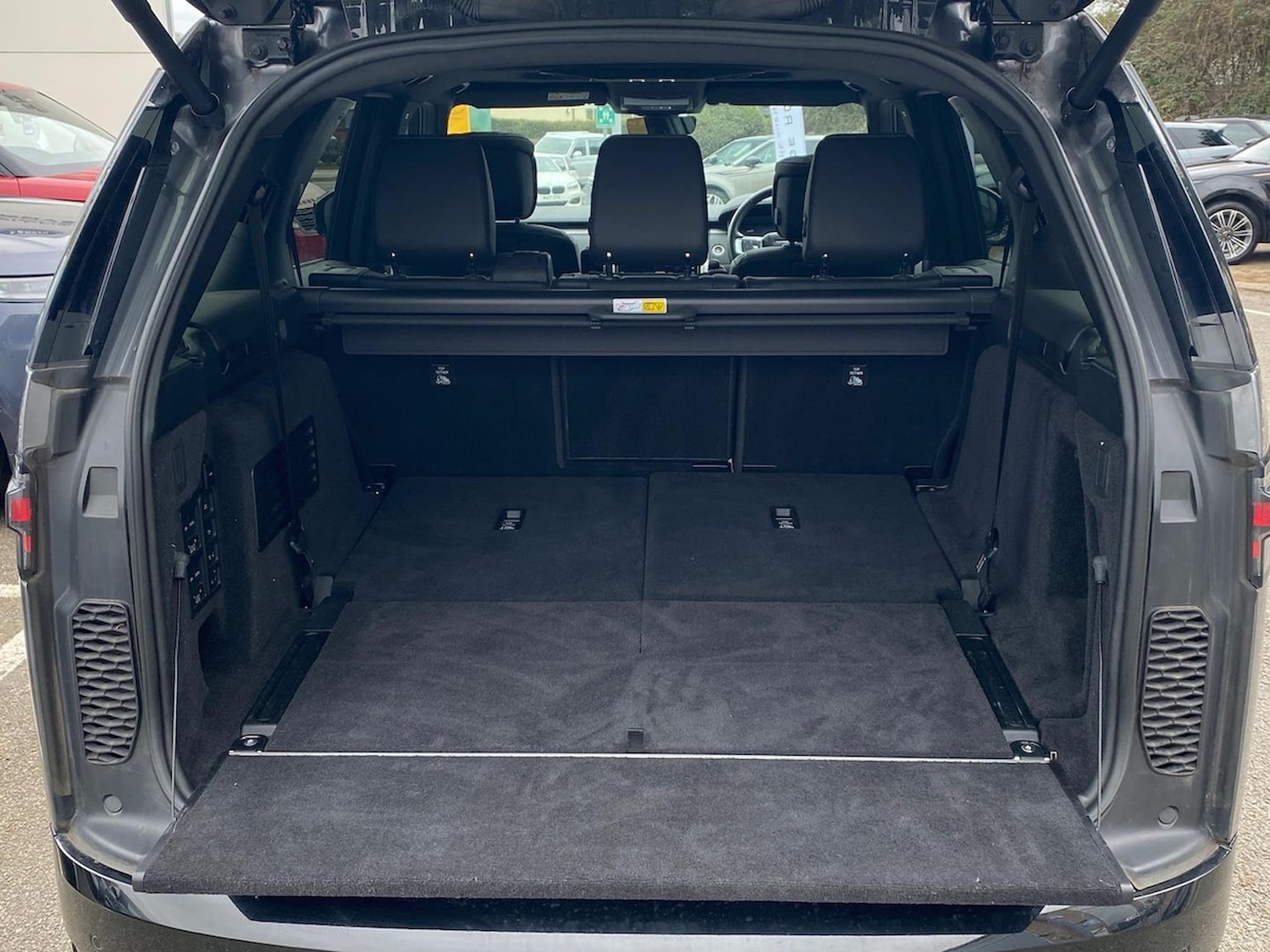 Used Land Rover Discovery 2024 for sale - 78144525: Photo 12