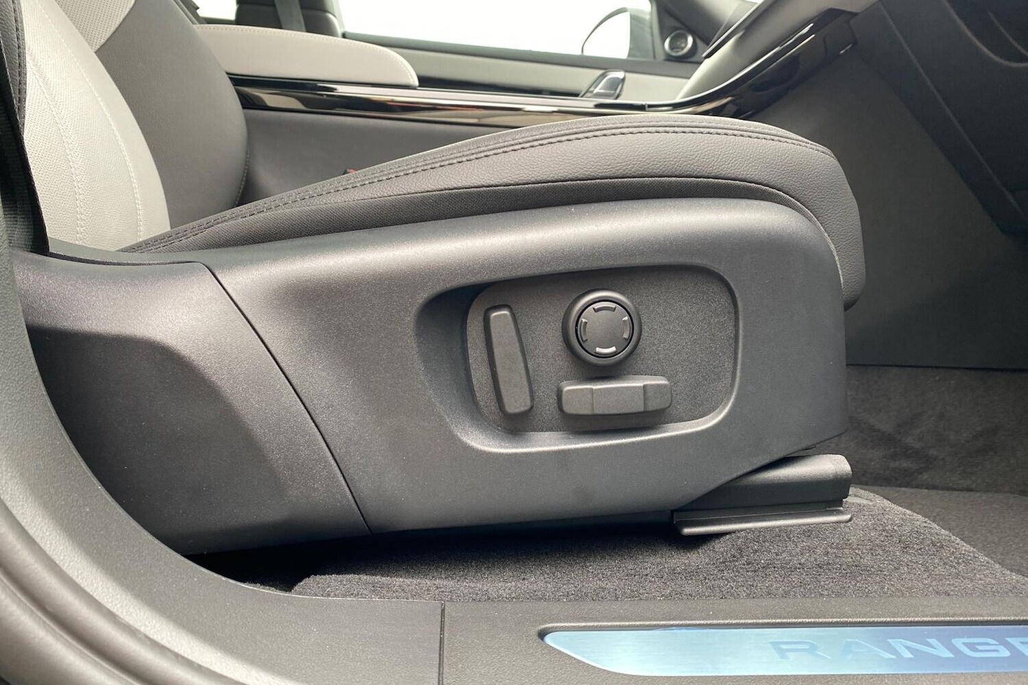 Used Land Rover Range Rover Evoque 2025 for sale - 77487912: Photo 30