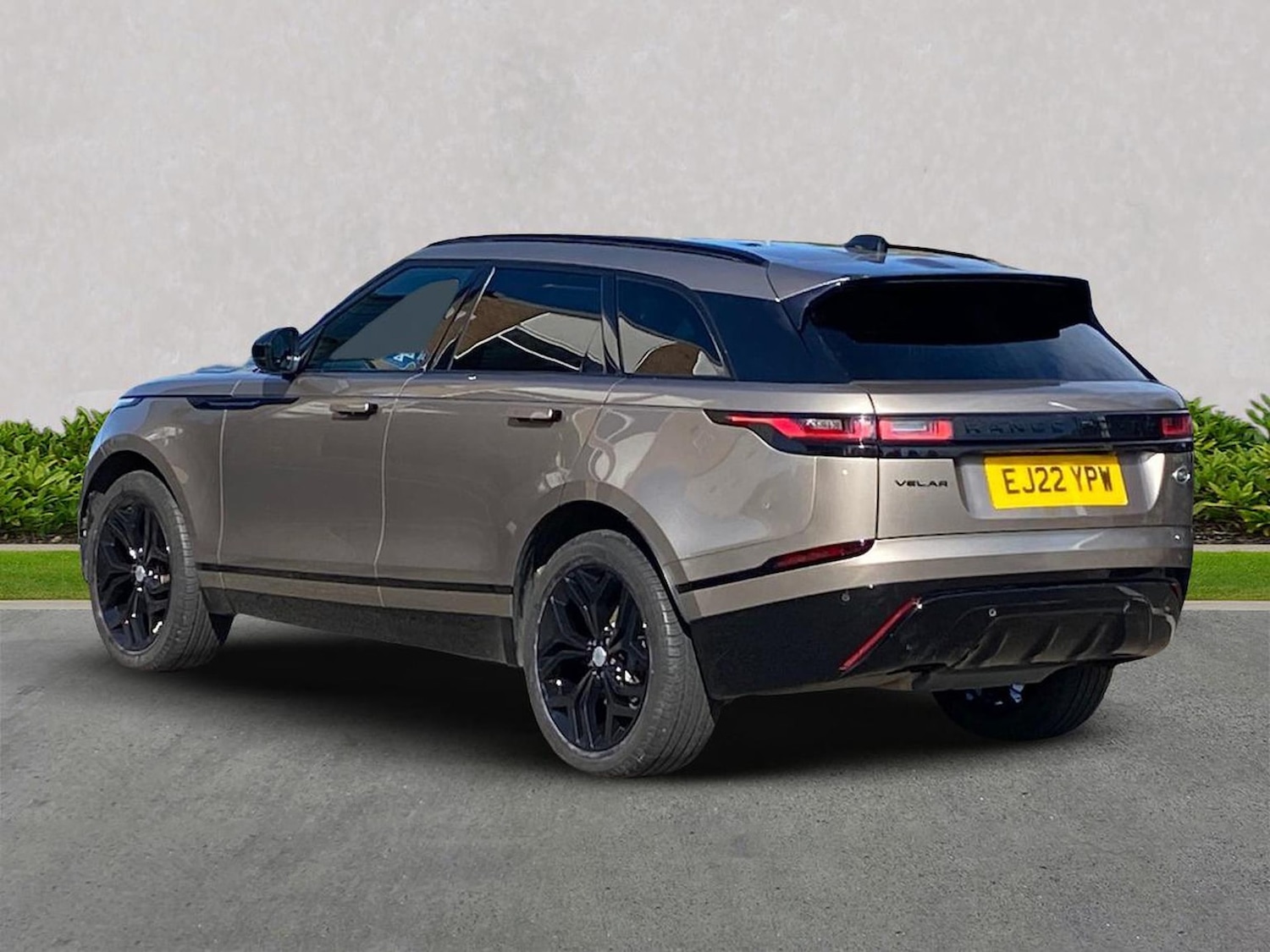 Used Land Rover Range Rover Velar 2022 for sale - 76127301: Photo 2