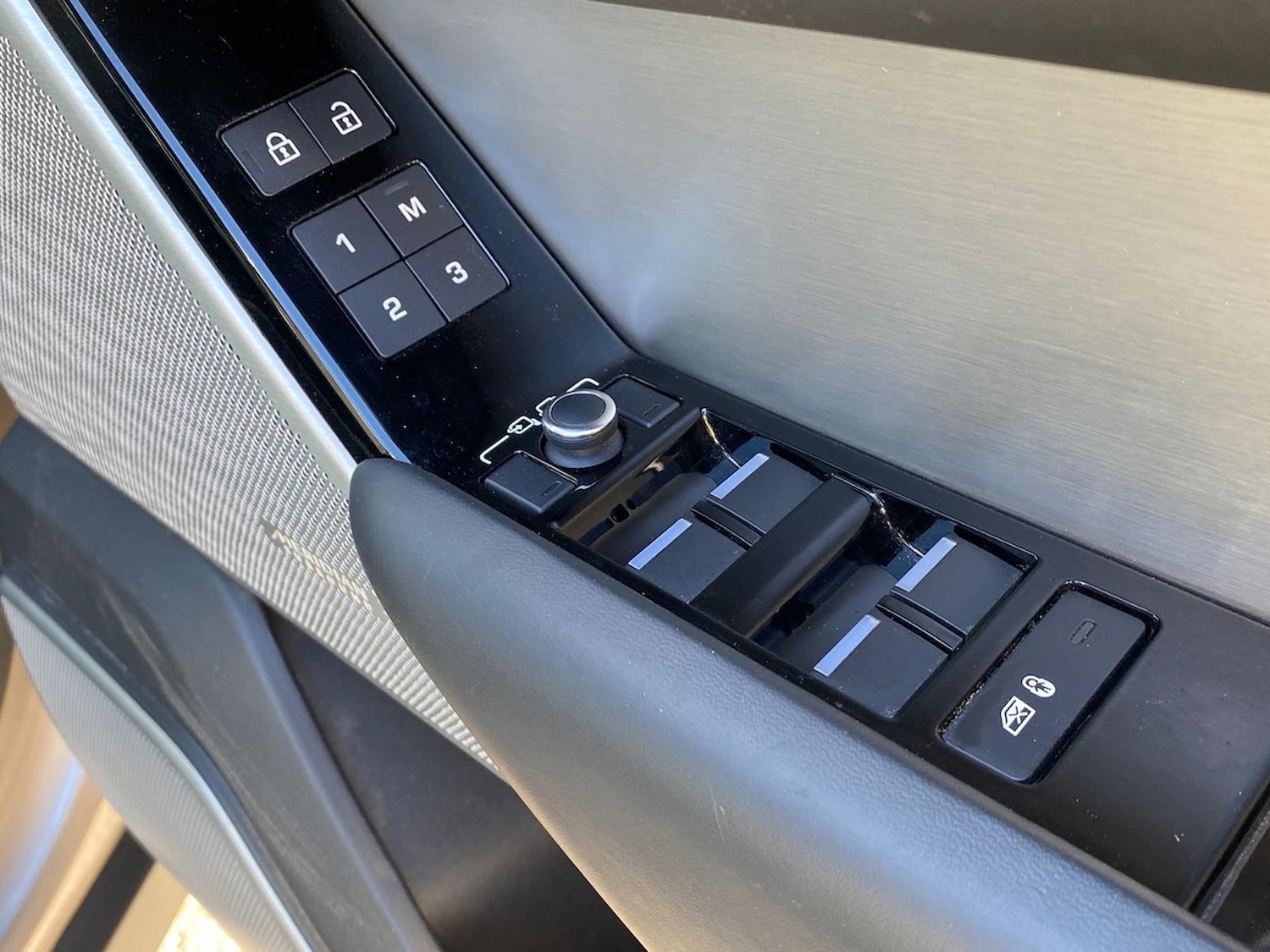 Used Land Rover Range Rover Velar 2022 for sale - 76127301: Photo 25