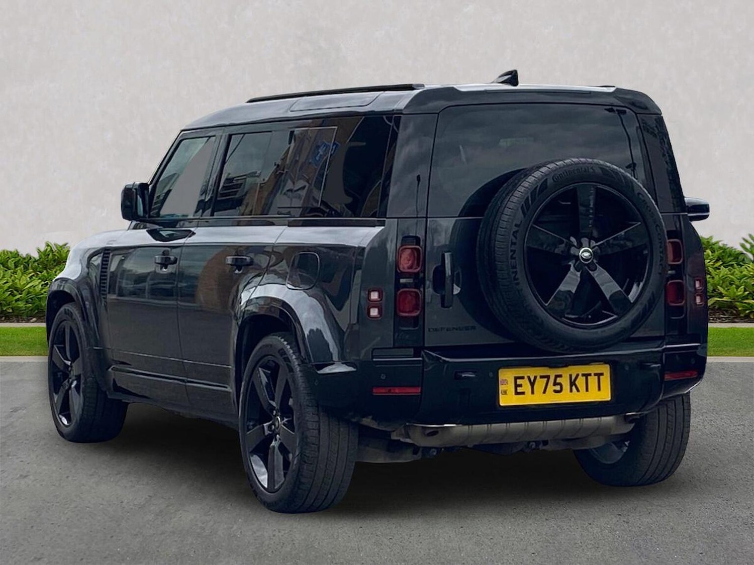 Used Land Rover Defender 2025 for sale - 78213695: Photo 2