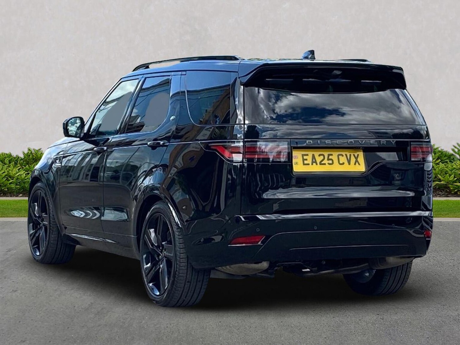 Used Land Rover Discovery 2025 for sale - 76114306: Photo 2