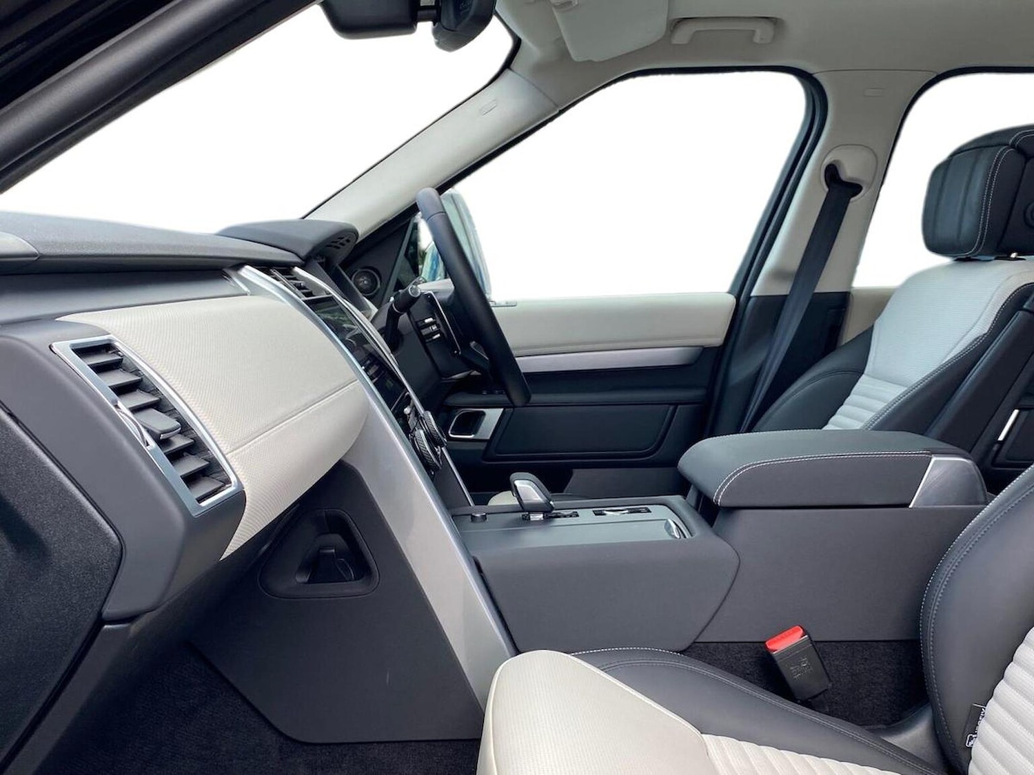 Used Land Rover Discovery 2025 for sale - 76114306: Photo 3