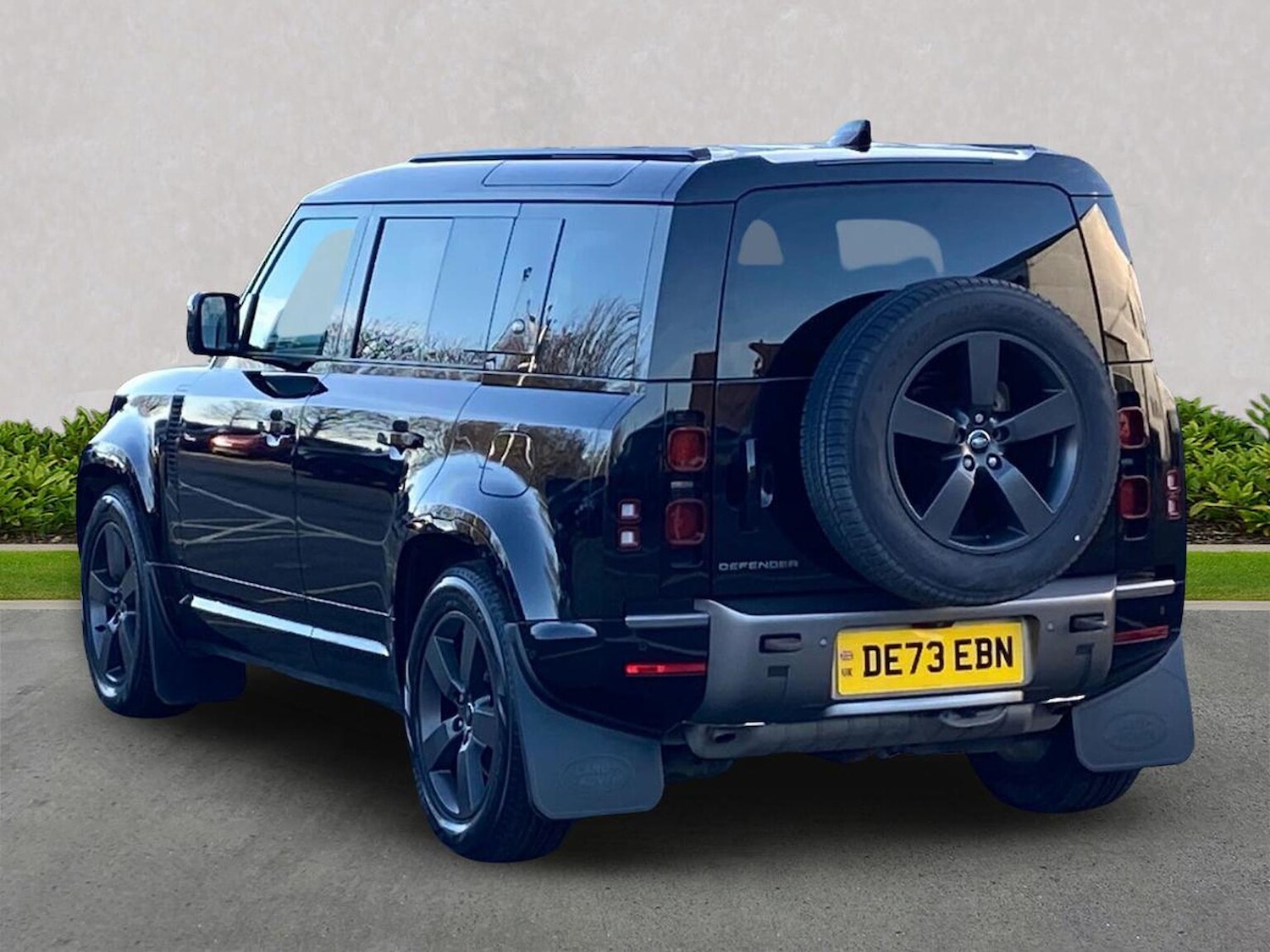 Used Land Rover Defender 2023 for sale - 76707521: Photo 2