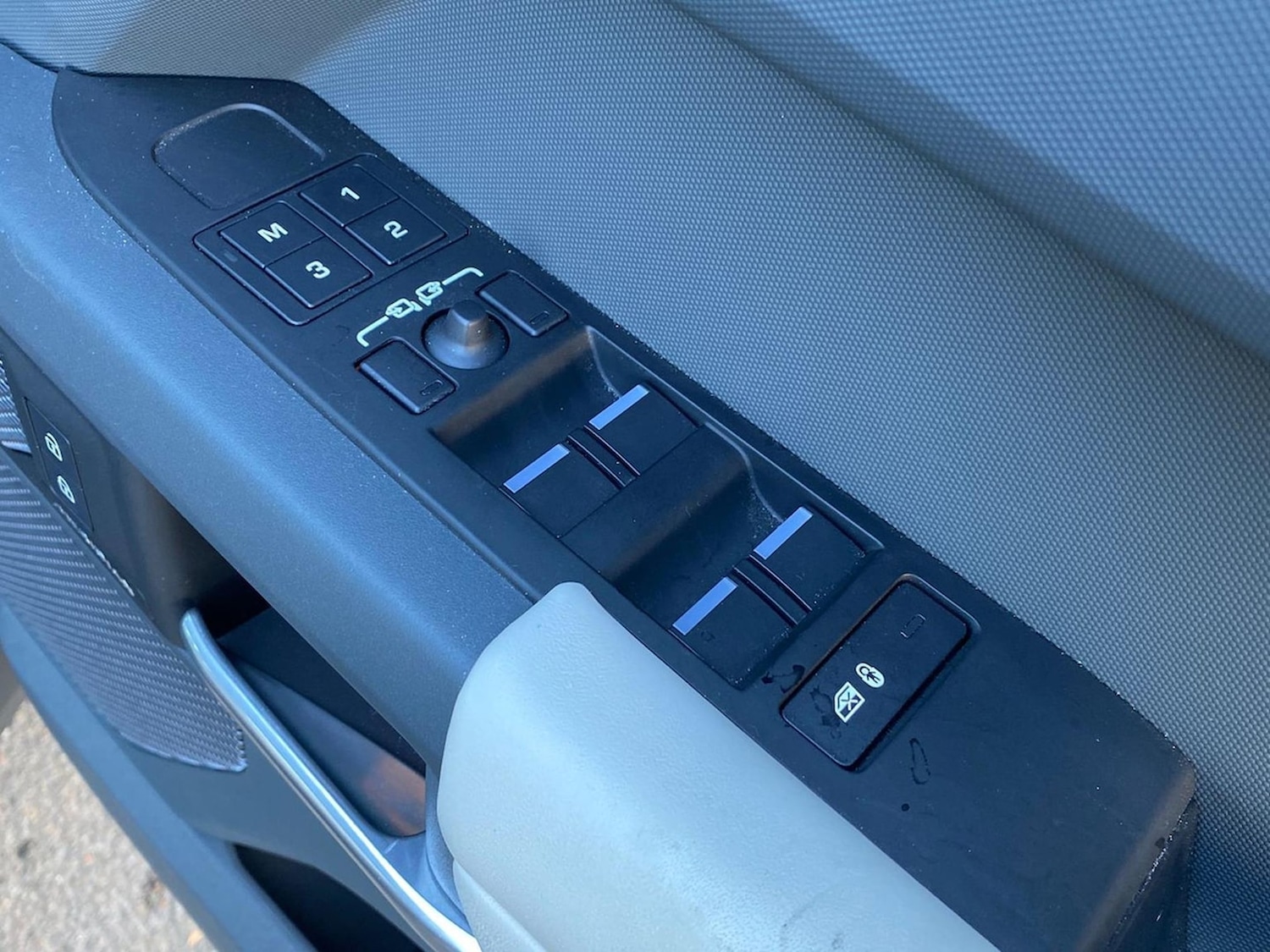 Used Land Rover Defender 2023 for sale - 76707521: Photo 25