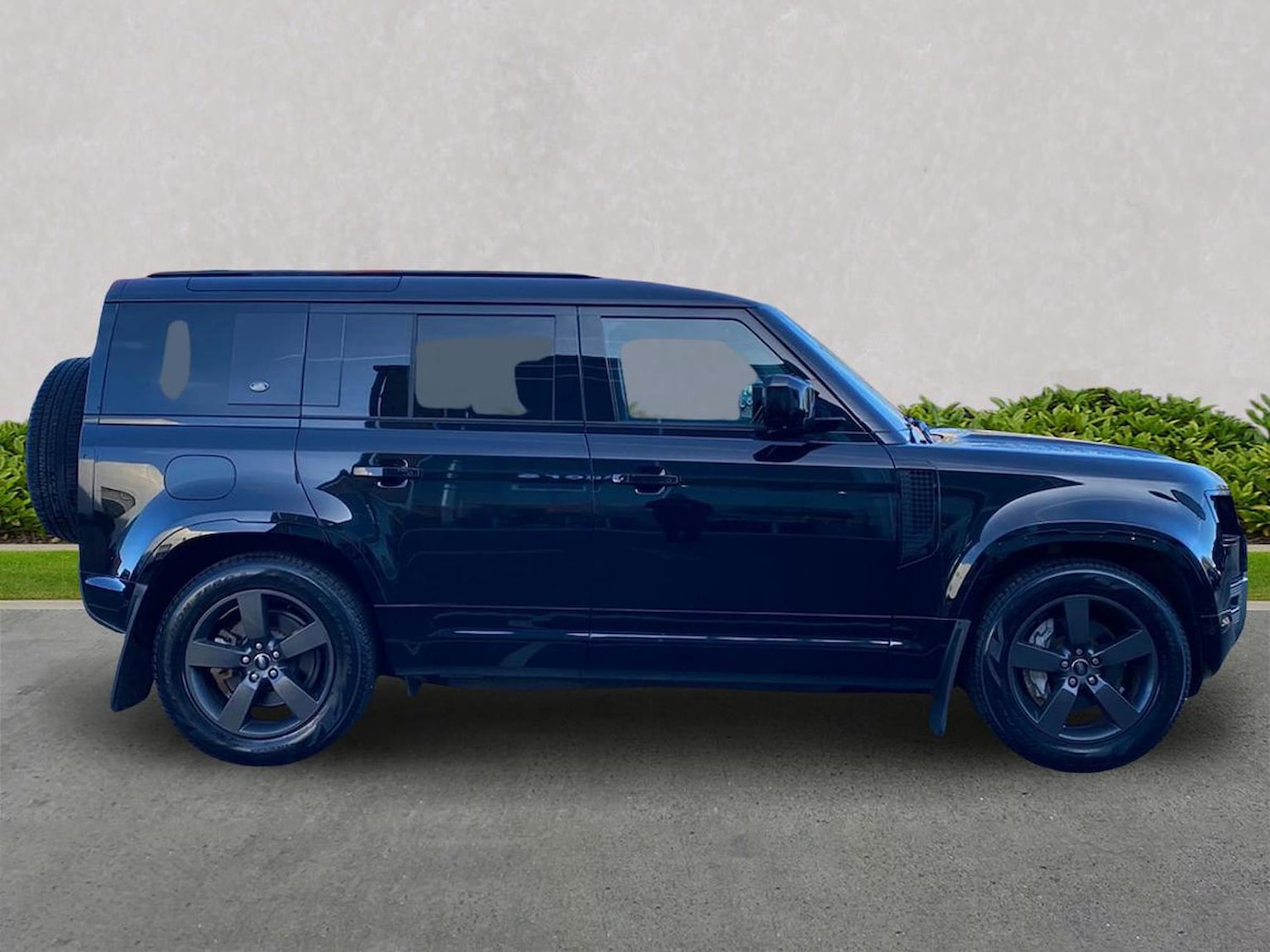 Used Land Rover Defender 2023 for sale - 76707521: Photo 5